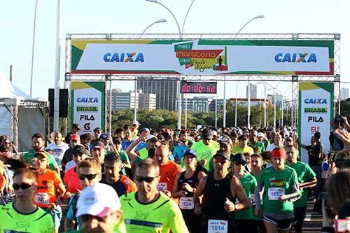 Atletas lotaram as ruas da capital gaúcha / Foto: Roberto Vinicius/Latin Sports